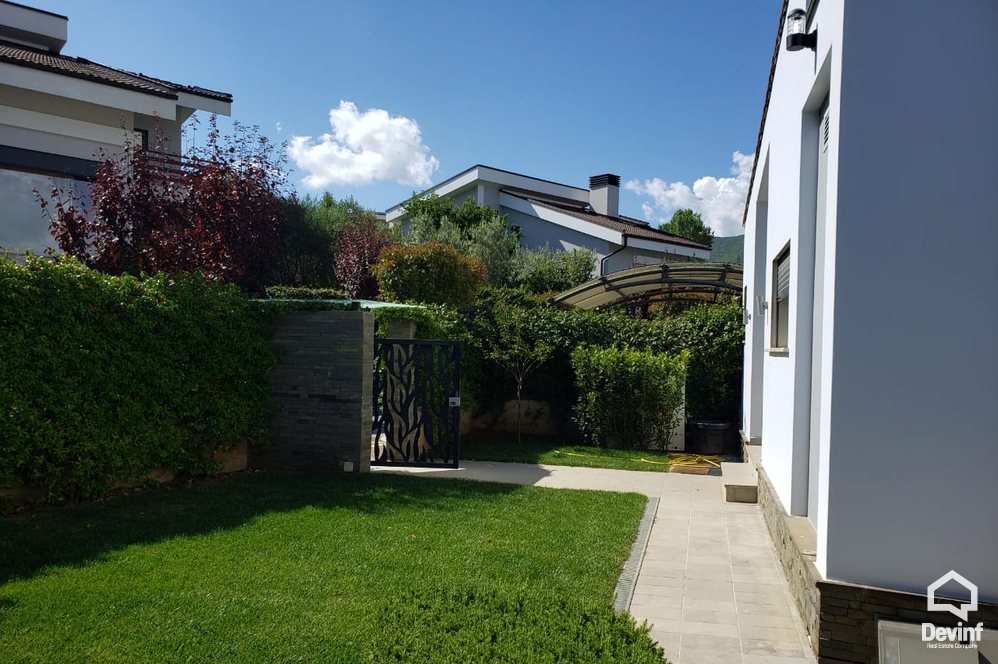 Tirane Qera Vile 3+1+G Ne nje kompleks residencial prane TEG vile kompleks rezidencial