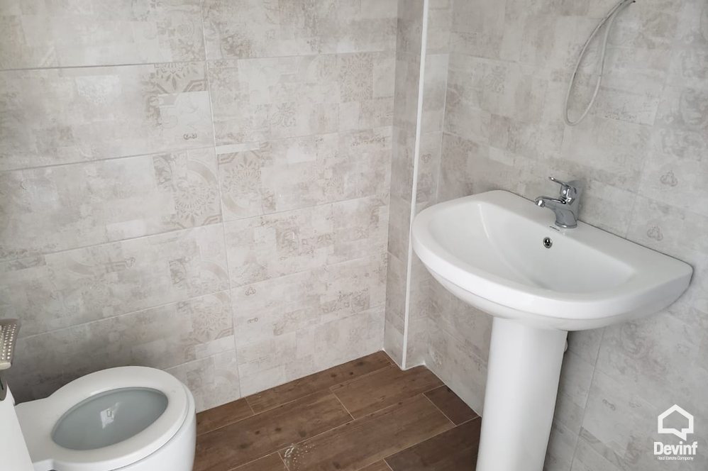 Tirane Qera Zyre  Zyre ne Rr. Komuna e Parisit zyre qender estetike qender masazhi palester shkolle kursesh