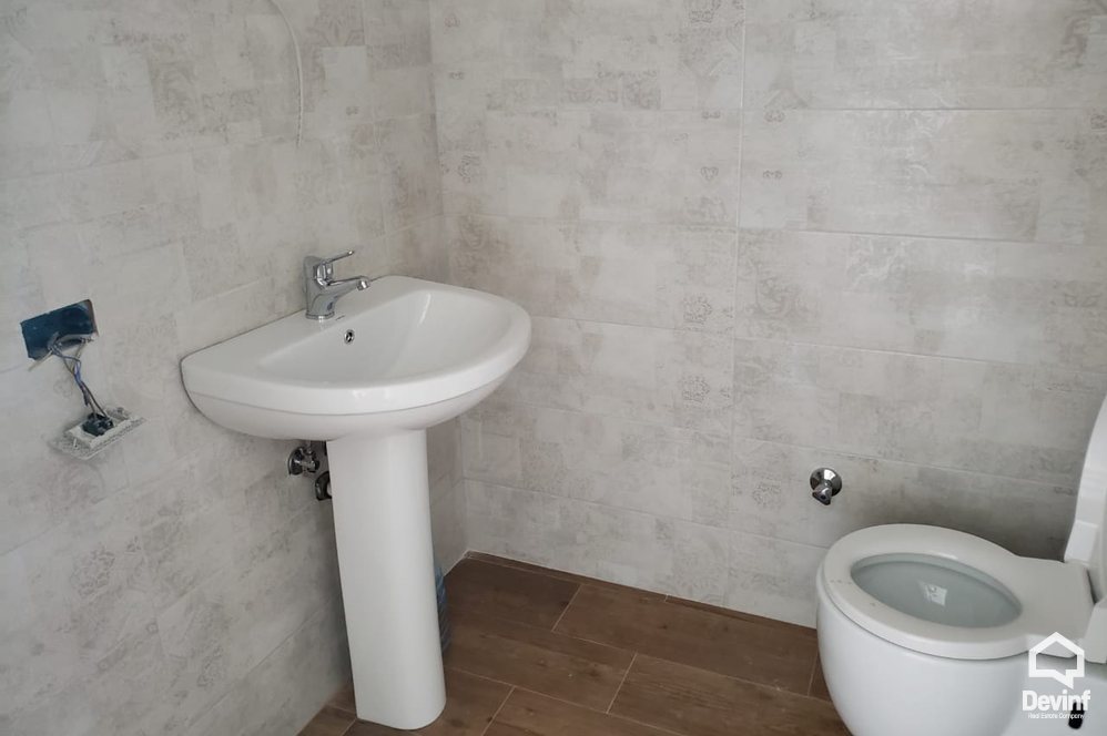 Tirane Qera Zyre  Zyre ne Rr. Komuna e Parisit zyre qender estetike qender masazhi palester shkolle kursesh