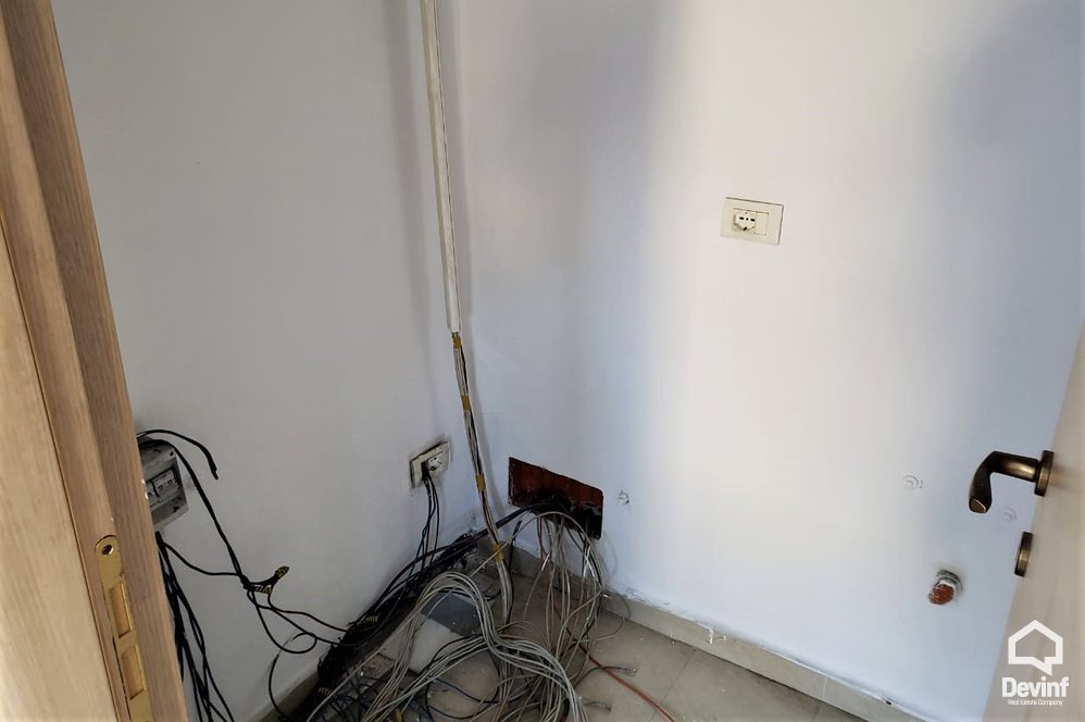 Tirane Qera Zyre  Zyre prane Ambasades se Shteteve te Bashkuara Te Amerikes, ne Rr. Elbasanir zyre