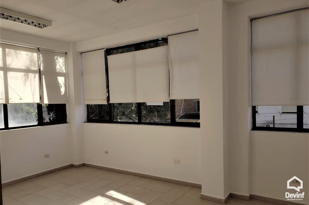 Tirane Qera Zyre  Zyre prane Ambasades se Shteteve te Bashkuara Te Amerikes, ne Rr. Elbasanir zyre