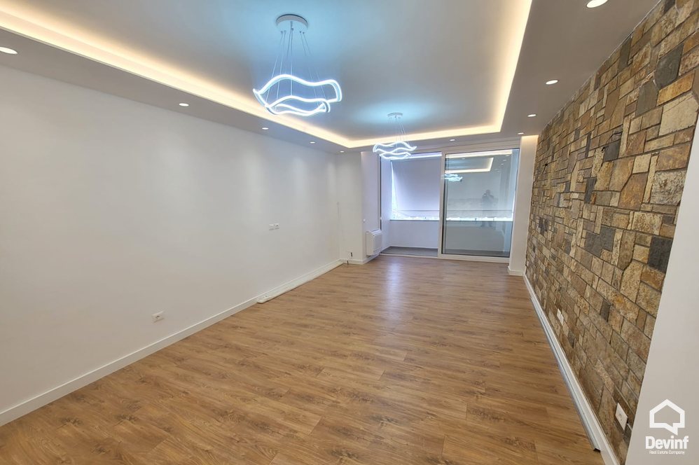 Tirane Qera Apartament 3+1 Zyre per qira ne zonen e Bllokut apartament zyre