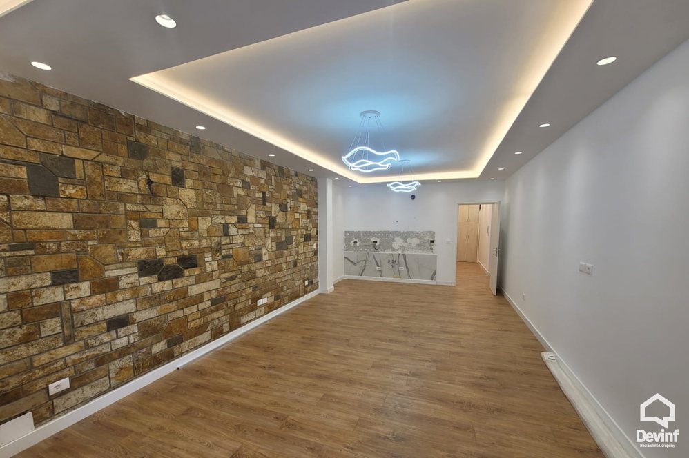 Tirane Qera Apartament 3+1 Zyre per qira ne zonen e Bllokut apartament zyre