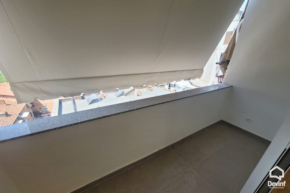 Tirane Qera Apartament 3+1 Zyre per qira ne zonen e Bllokut apartament zyre