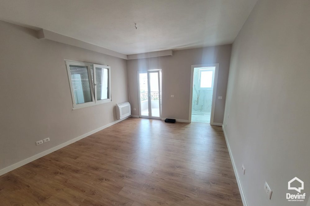 Tirane Qera Apartament 3+1 Zyre per qira ne zonen e Bllokut apartament zyre