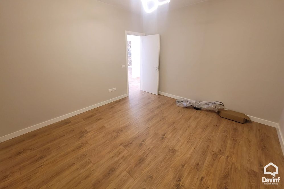 Tirane Qera Apartament 3+1 Zyre per qira ne zonen e Bllokut apartament zyre