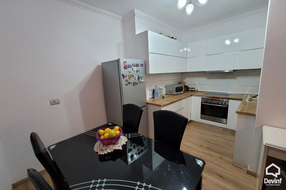 Tirane Qera Apartament 2+1+A Apartament prane Universitetit Mesdhetar apartament