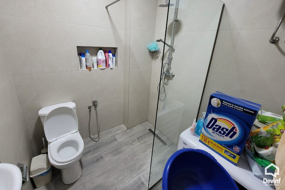 Tirane Qera Apartament 2+1+A Apartament prane Universitetit Mesdhetar apartament