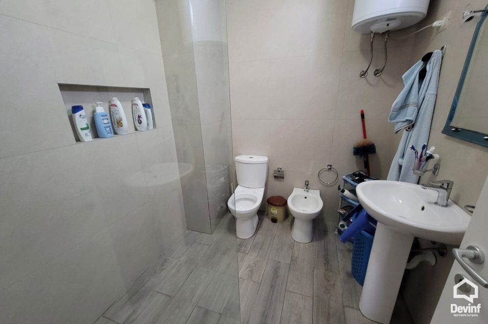 Tirane Qera Apartament 2+1+A Apartament prane Universitetit Mesdhetar apartament