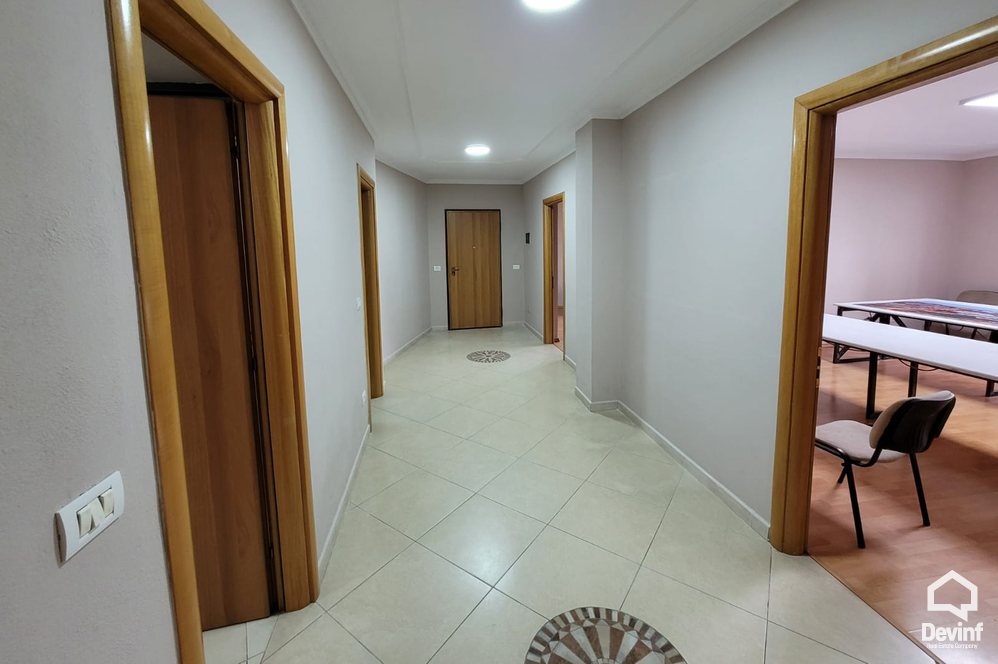 Tirane For Rent Office 3+1 Office in the center of Tirana, 2 minutes far from Scanderbeg Square Office klinike dentare qender masazhi Noter zyre avokati