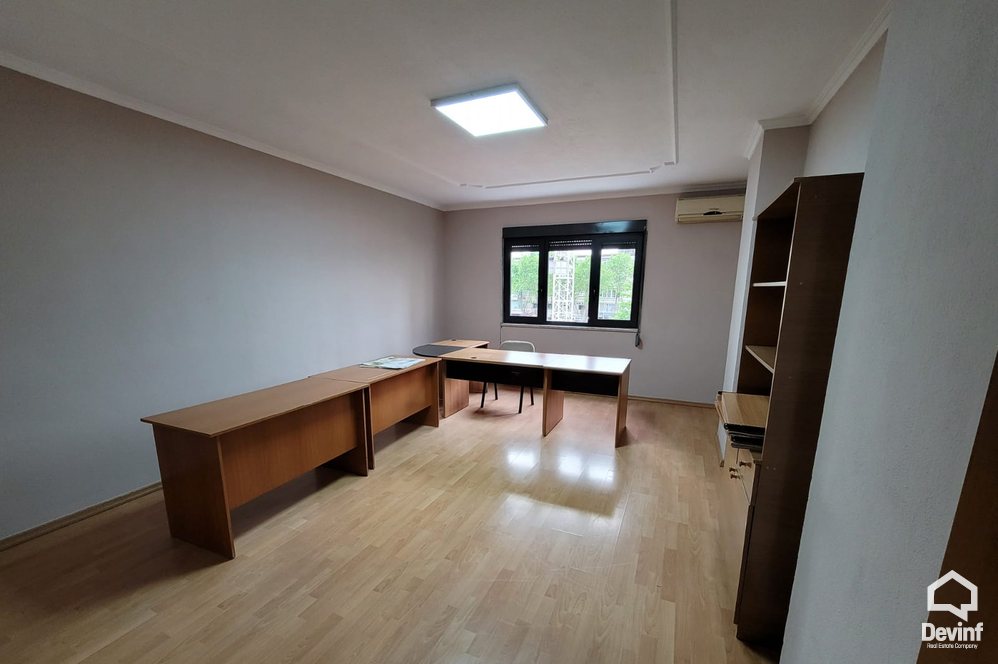 Tirane For Rent Office 3+1 Office in the center of Tirana, 2 minutes far from Scanderbeg Square Office klinike dentare qender masazhi Noter zyre avokati