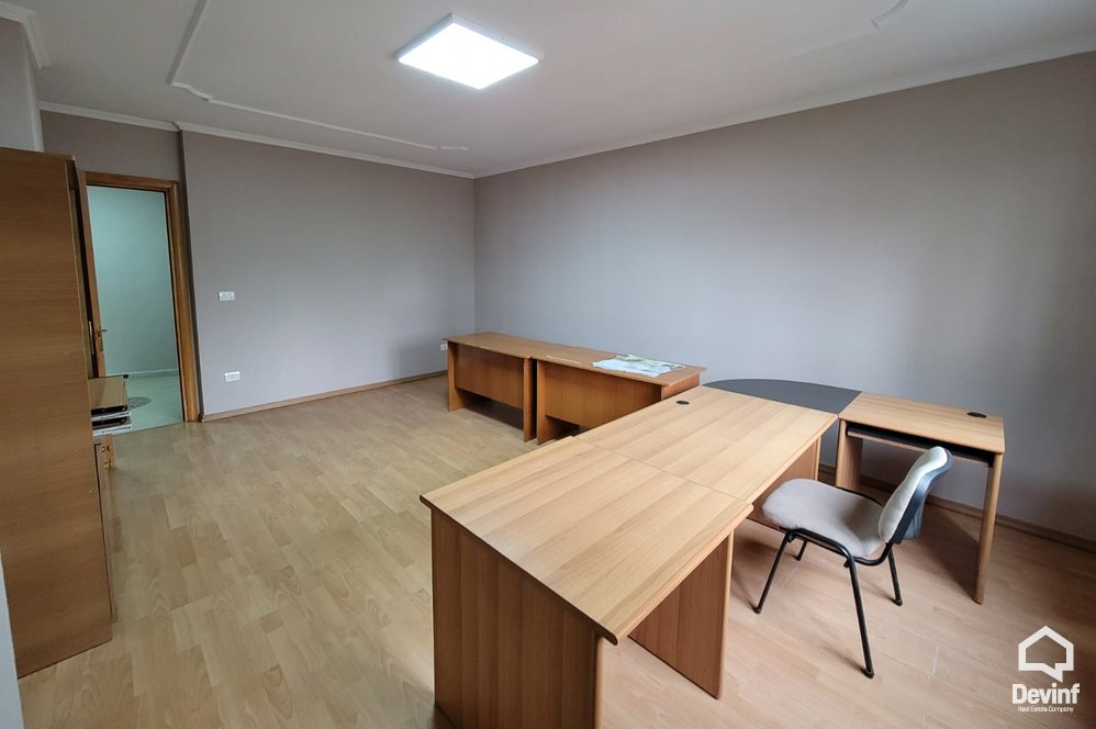 Tirane For Rent Office 3+1 Office in the center of Tirana, 2 minutes far from Scanderbeg Square Office klinike dentare qender masazhi Noter zyre avokati