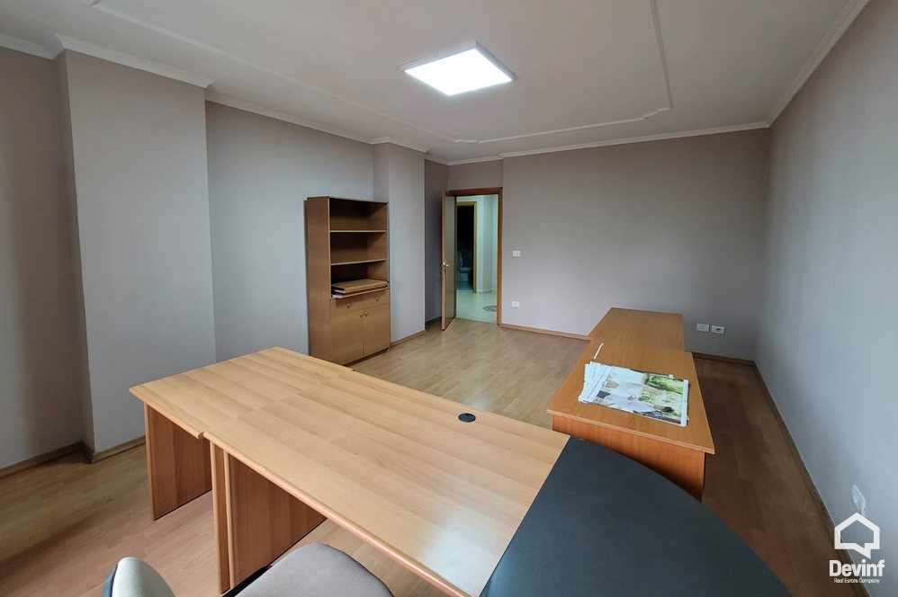 Tirane For Rent Office 3+1 Office in the center of Tirana, 2 minutes far from Scanderbeg Square Office klinike dentare qender masazhi Noter zyre avokati