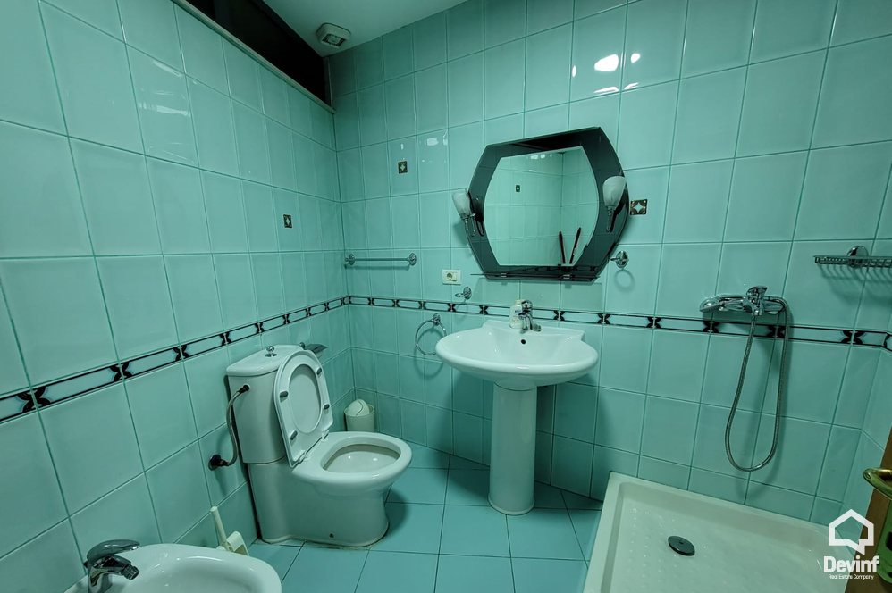 Tirane For Rent Office 3+1 Office in the center of Tirana, 2 minutes far from Scanderbeg Square Office klinike dentare qender masazhi Noter zyre avokati