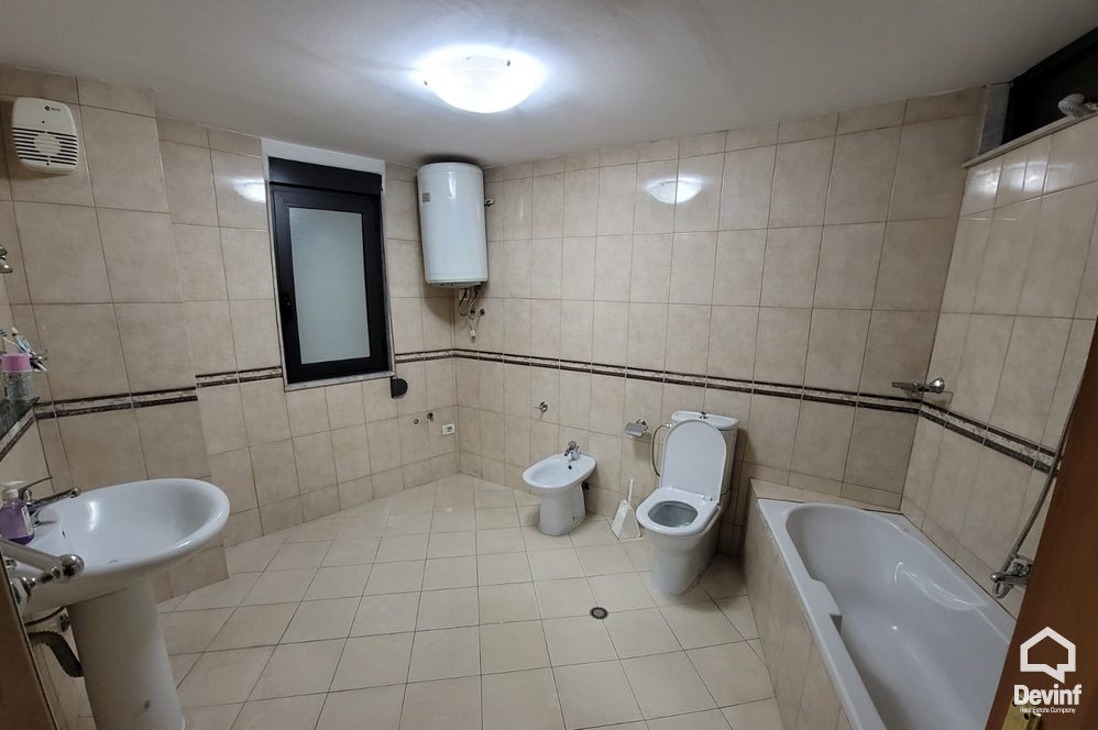 Tirane For Rent Office 3+1 Office in the center of Tirana, 2 minutes far from Scanderbeg Square Office klinike dentare qender masazhi Noter zyre avokati