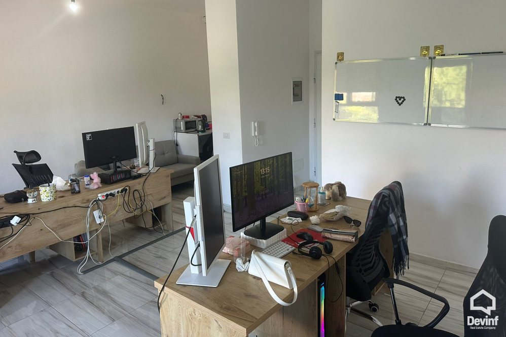 Tirane Qera Apartament 2+1 Zyre ne Rrugen Ali Demi apartament zyre