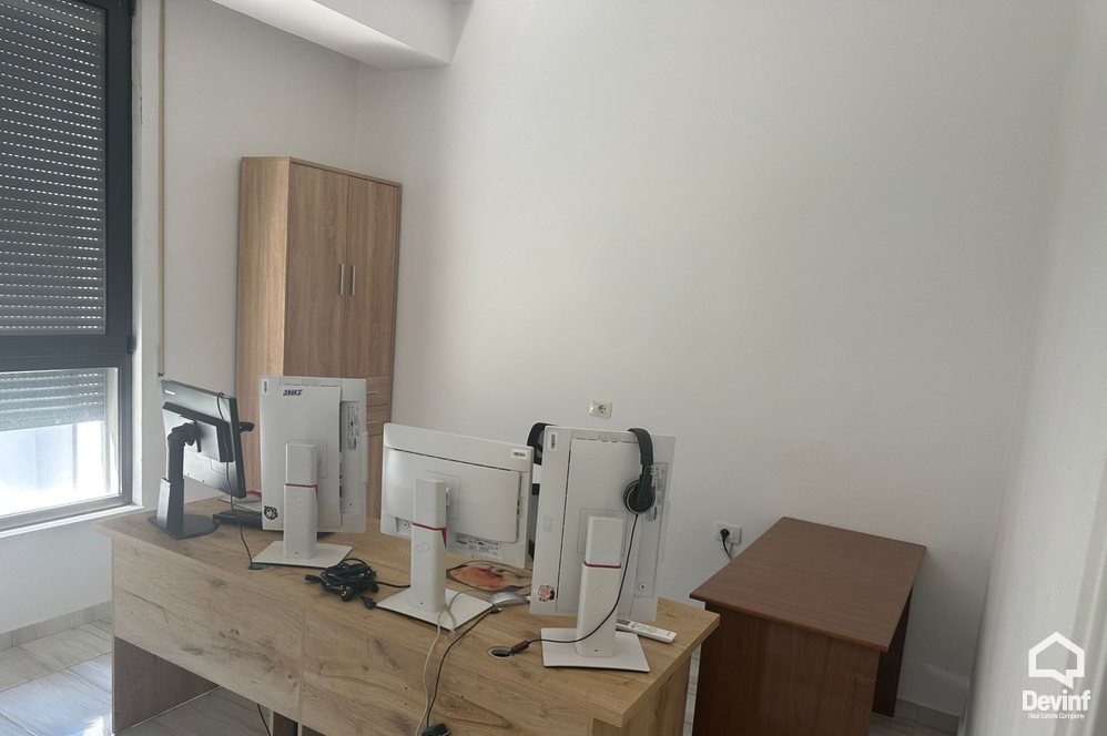 Tirane Qera Apartament 2+1 Zyre ne Rrugen Ali Demi apartament zyre