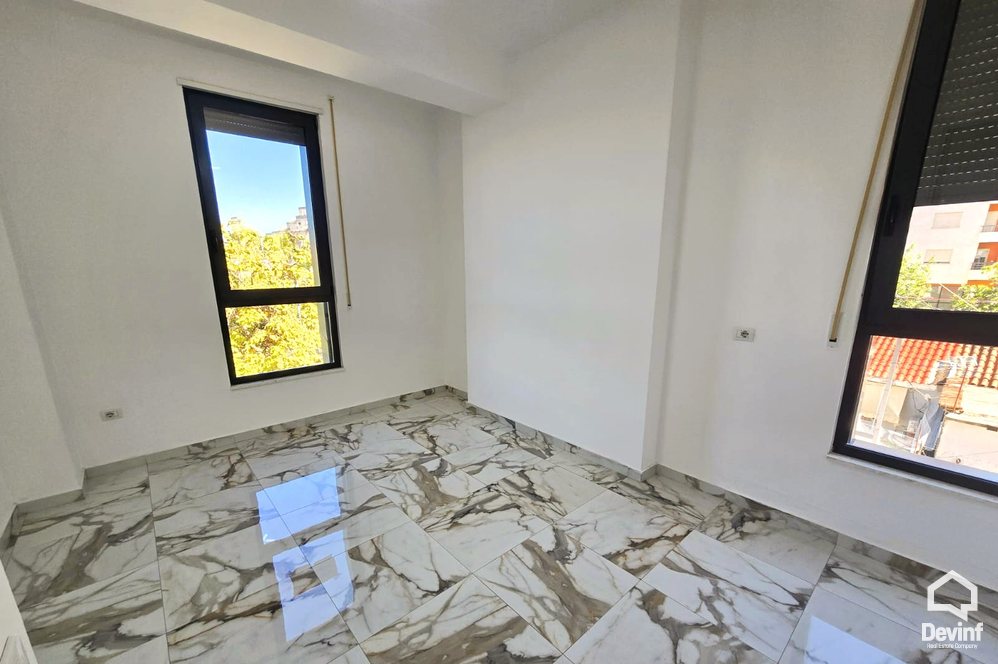 Tirane Qera Apartament 2+1 Apartament/zyre ne Rrugen Ali Demi apartament zyre