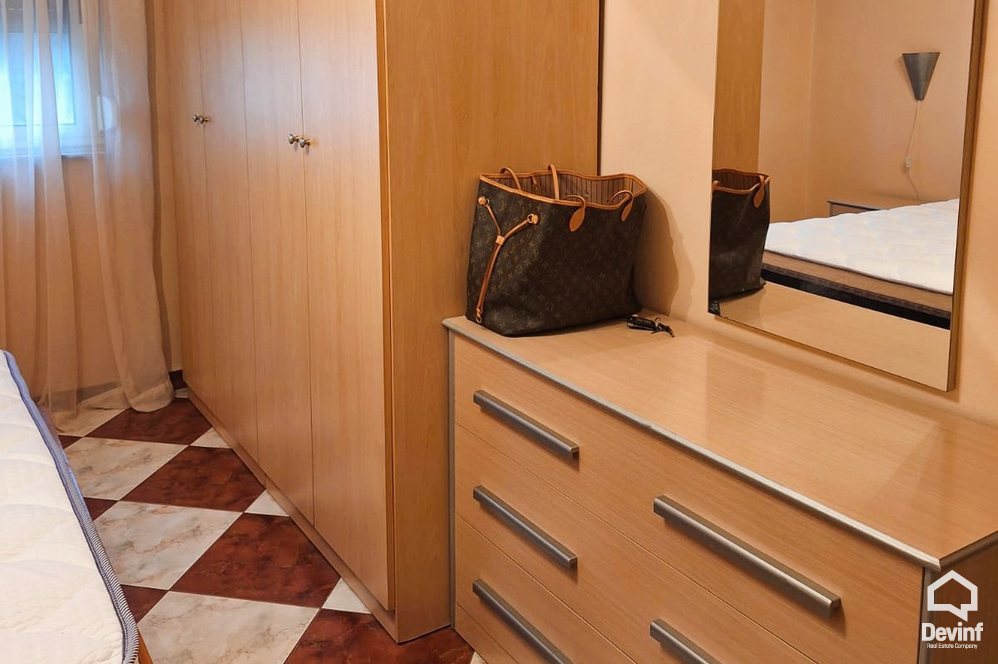 Tirane Qera Apartament 2+1 Apartament tek blloku 1 Maji, ne krah te zones se Bllokut apartament