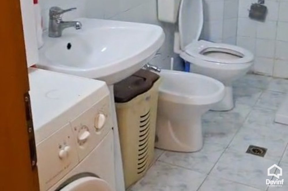 Tirane Qera Apartament 2+1 Apartament tek blloku 1 Maji, ne krah te zones se Bllokut apartament