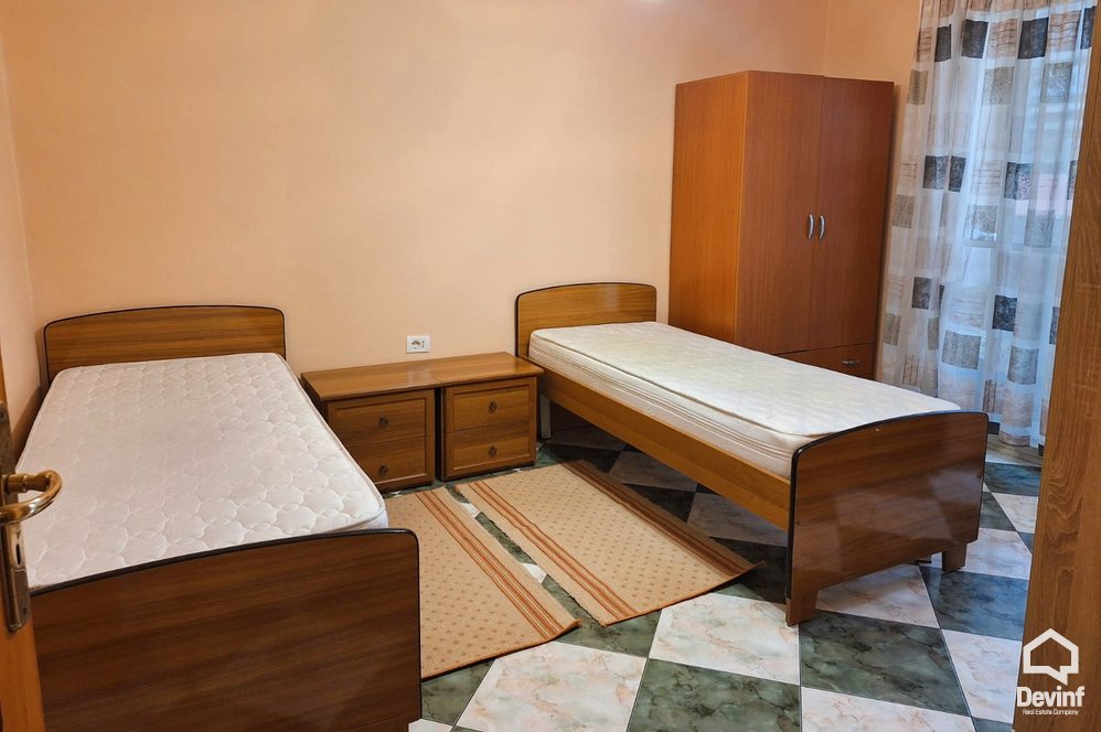 Tirane Qera Apartament 2+1 Apartament tek blloku 1 Maji, ne krah te zones se Bllokut apartament