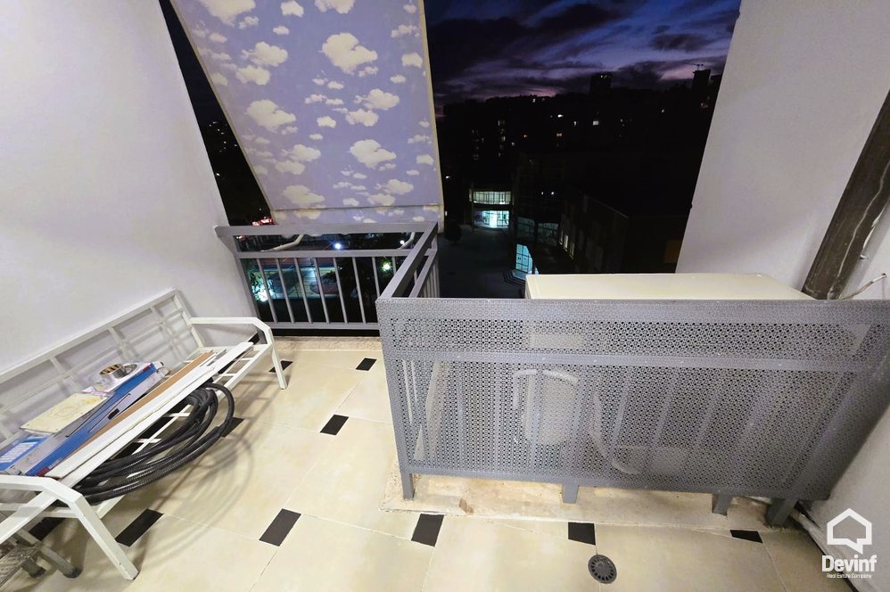 Tirane Qera Apartament 2+1 Apartamenti ndodhet ne nje ndertim te ri ne Bulevardin Zhan D Ark, prane Gjimnazit Ismail Qemali apartament