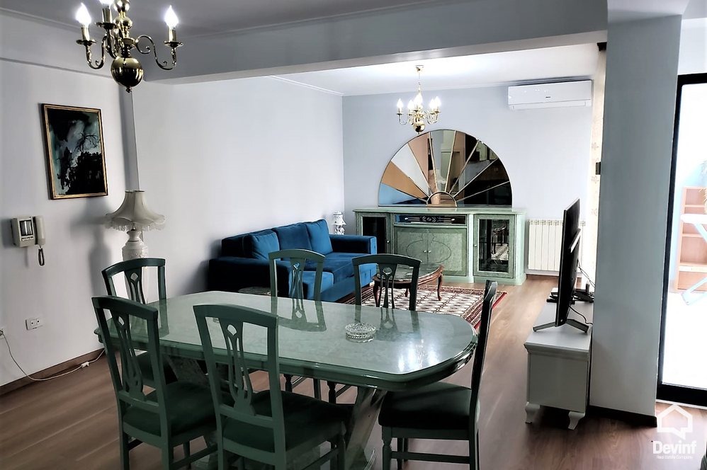 Tirane Qera Apartament 2+1+A Apartament ne zonen e Bllokut apartament