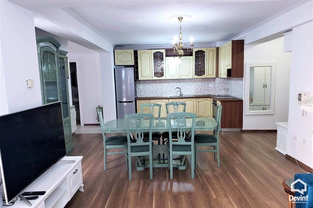 Tirane Qera Apartament 2+1+A Apartament ne zonen e Bllokut apartament