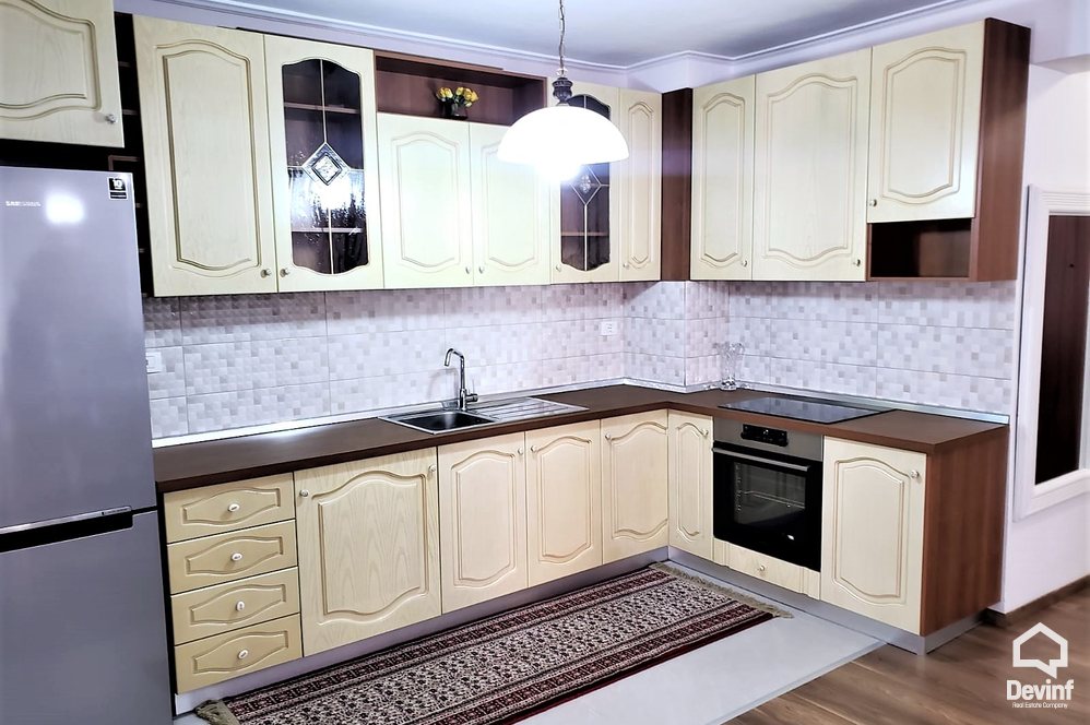 Tirane Qera Apartament 2+1+A Apartament ne zonen e Bllokut apartament