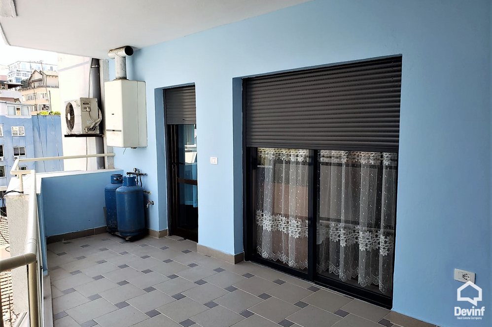 Tirane Qera Apartament 2+1+A Apartament ne zonen e Bllokut apartament