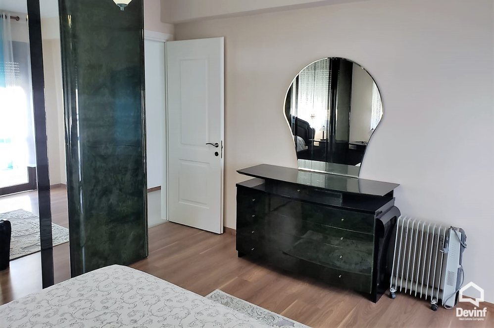 Tirane Qera Apartament 2+1+A Apartament ne zonen e Bllokut apartament