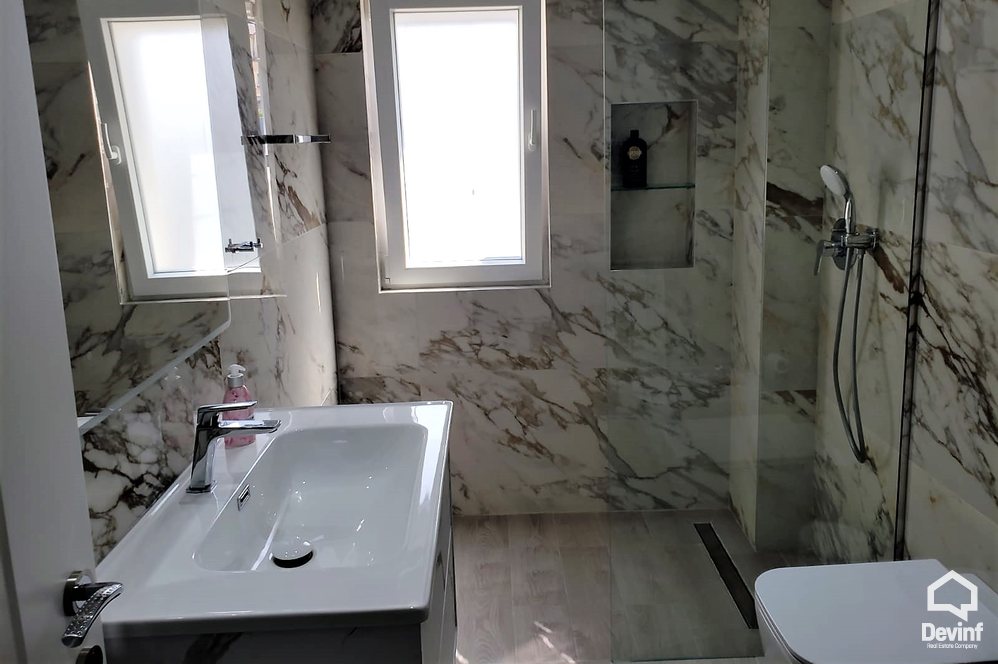 Tirane Qera Apartament 2+1+A Apartament ne zonen e Bllokut apartament