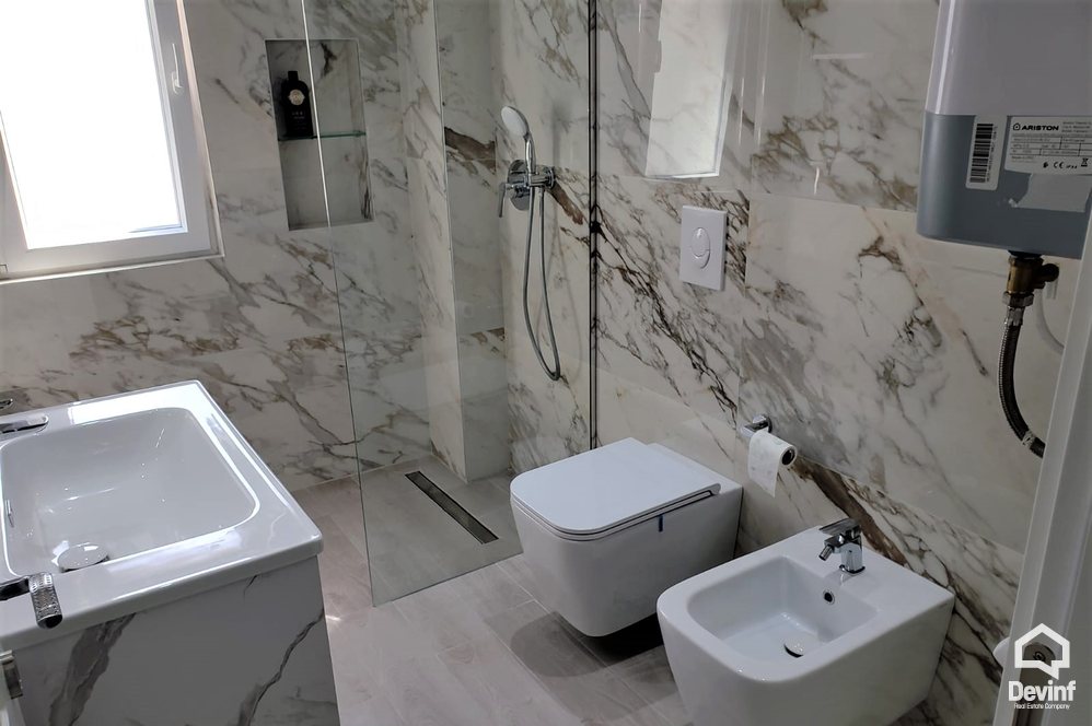 Tirane Qera Apartament 2+1+A Apartament ne zonen e Bllokut apartament