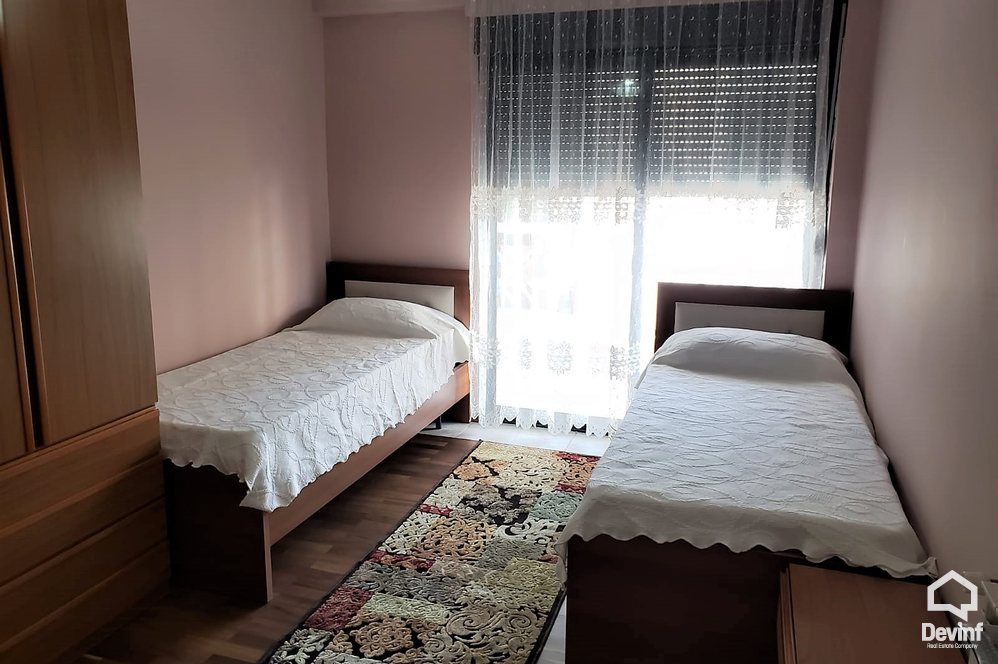 Tirane Qera Apartament 2+1+A Apartament ne zonen e Bllokut apartament