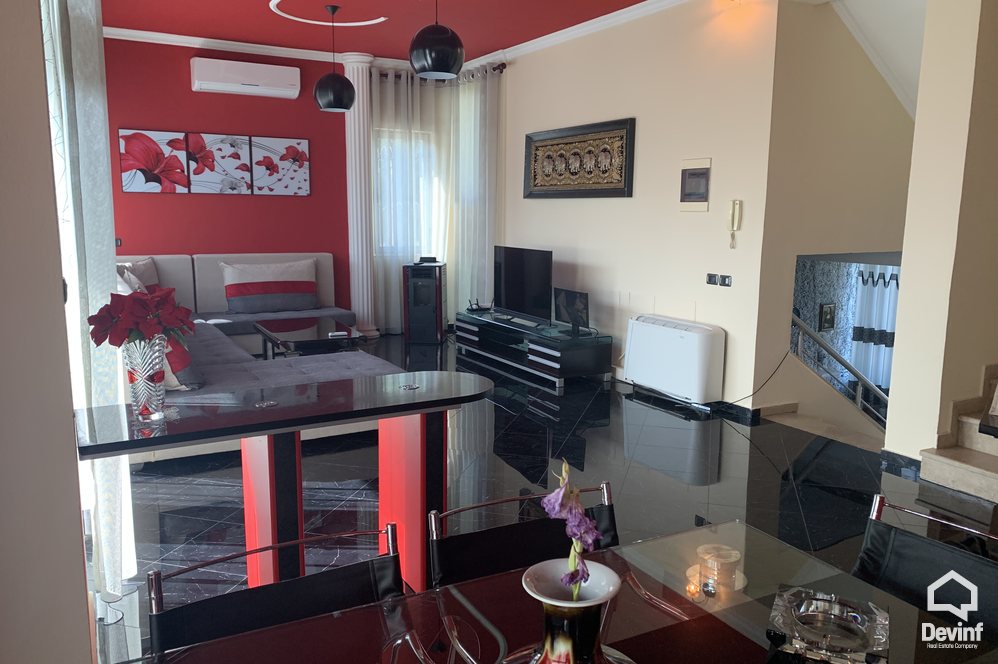 Tirane Qera Vile Me shume se 4 dhoma Vila ndodhet ne Sauk prane Liqenit vile