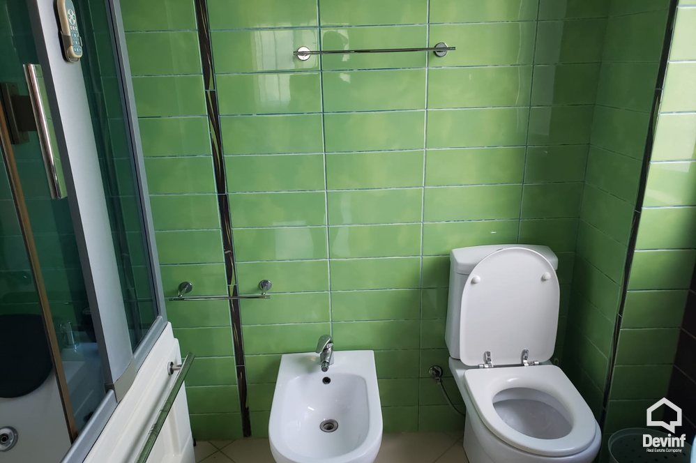 Tirane Qera Vile Me shume se 4 dhoma Vila ndodhet ne Sauk prane Liqenit vile