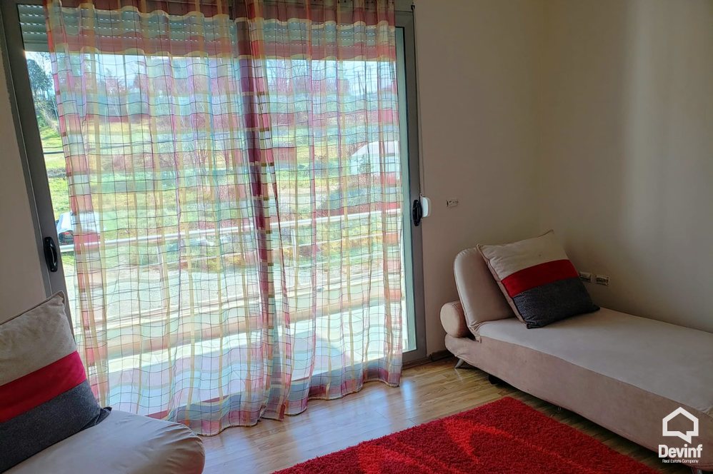 Tirane Qera Vile Me shume se 4 dhoma Vila ndodhet ne Sauk prane Liqenit vile