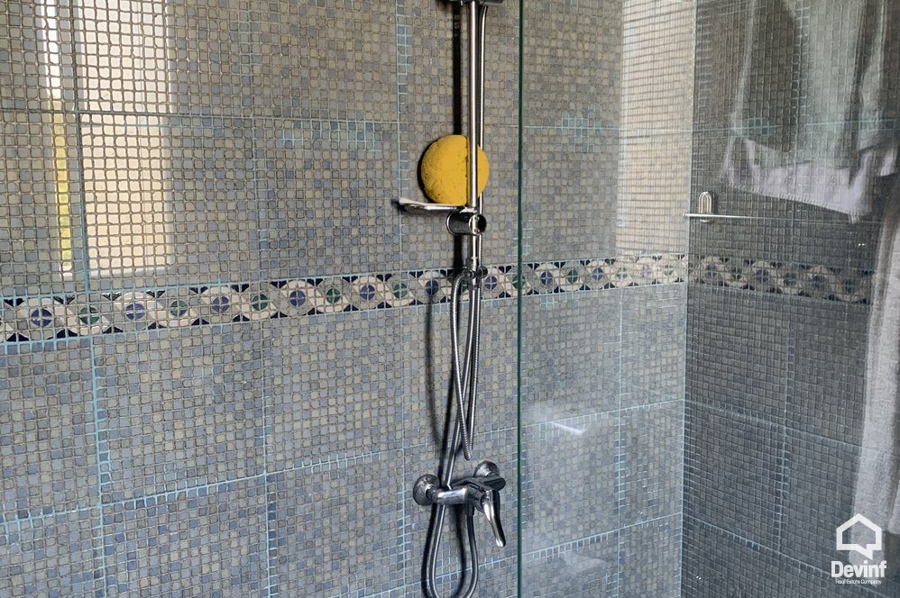 Tirane Qera Vile Me shume se 4 dhoma Vila ndodhet ne Sauk prane Liqenit vile