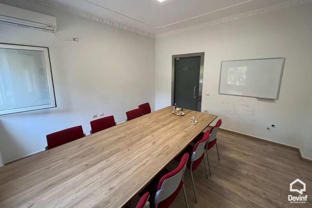 Tirane Shitje Apartament 2+1 Pallati ndodhet prane Ambasades Amerikane ne rrugen e Elbasanit. apartament klinike zyre avokati zyre