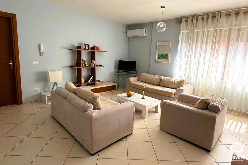 Tirane Qera Apartament 2+1 Apartament i ri i cili ndodhet ne qender shume prane Hotel Tiranes apartament