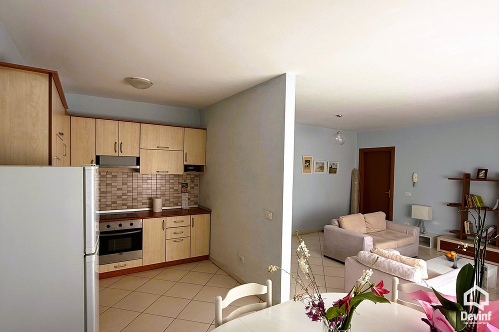 Tirane Qera Apartament 2+1 Apartament i ri i cili ndodhet ne qender shume prane Hotel Tiranes apartament