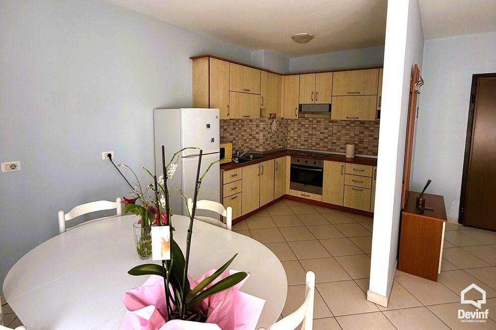 Tirane Qera Apartament 2+1 Apartament i ri i cili ndodhet ne qender shume prane Hotel Tiranes apartament