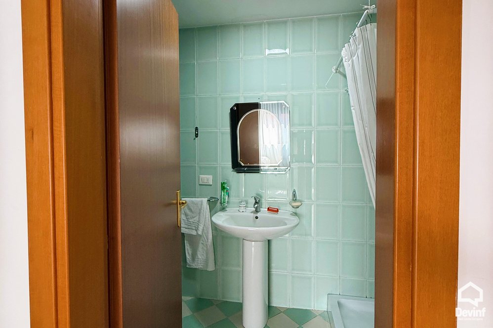 Tirane Qera Apartament 2+1 Apartament i ri i cili ndodhet ne qender shume prane Hotel Tiranes apartament