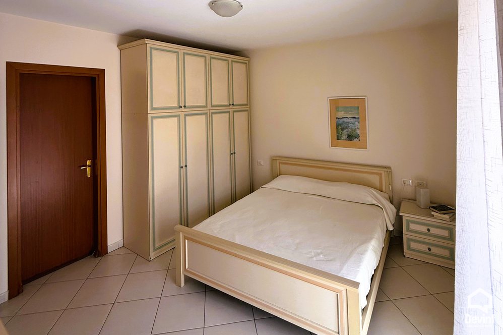 Tirane Qera Apartament 2+1 Apartament i ri i cili ndodhet ne qender shume prane Hotel Tiranes apartament