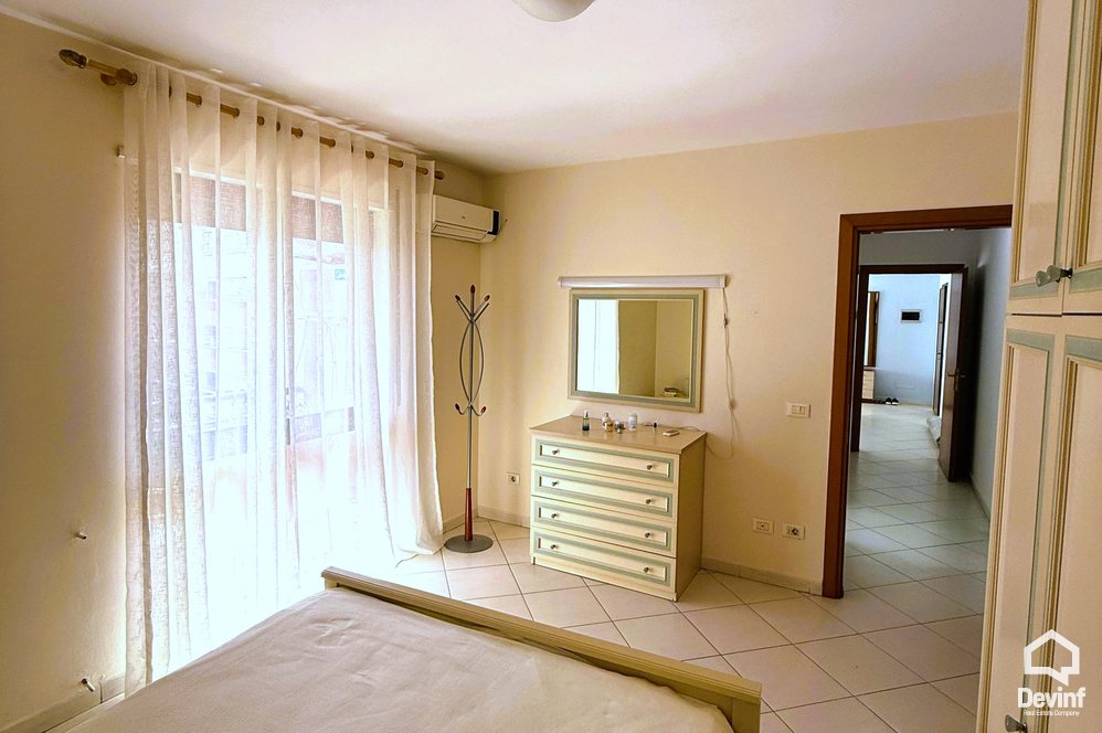 Tirane Qera Apartament 2+1 Apartament i ri i cili ndodhet ne qender shume prane Hotel Tiranes apartament