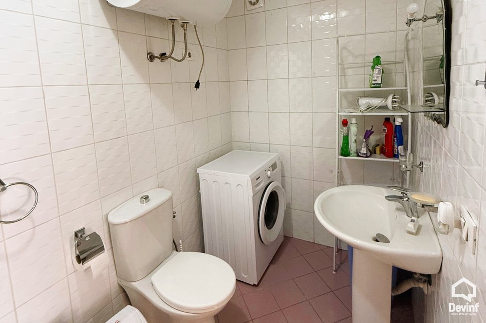 Tirane Qera Apartament 2+1 Apartament i ri i cili ndodhet ne qender shume prane Hotel Tiranes apartament