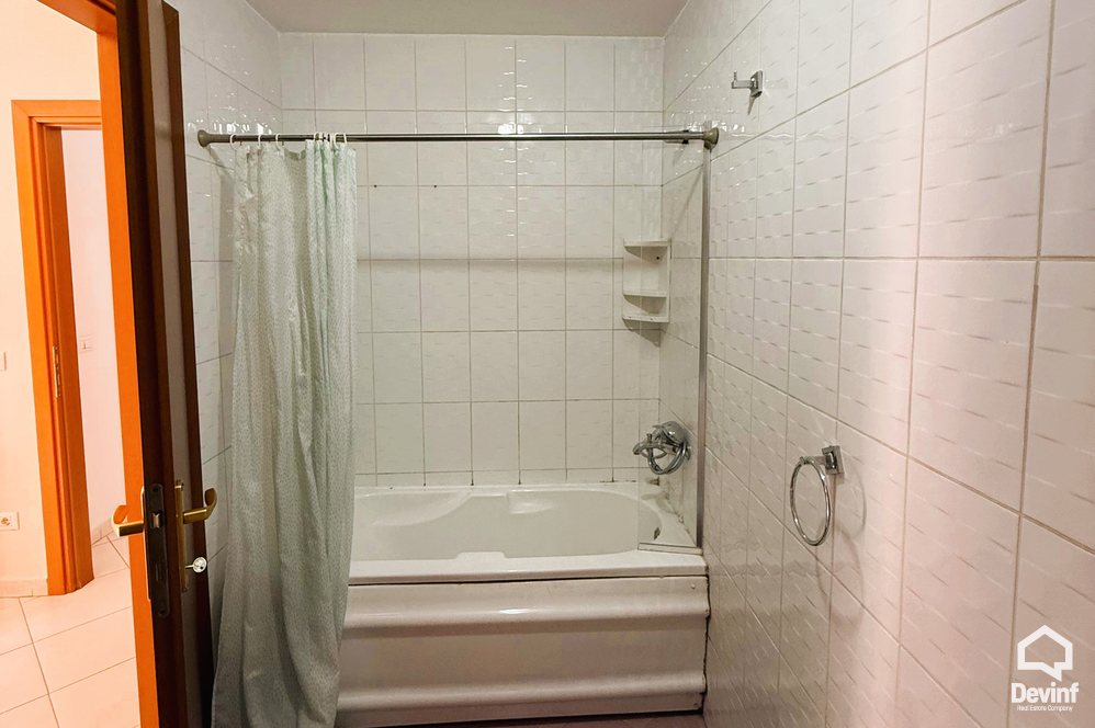 Tirane Qera Apartament 2+1 Apartament i ri i cili ndodhet ne qender shume prane Hotel Tiranes apartament