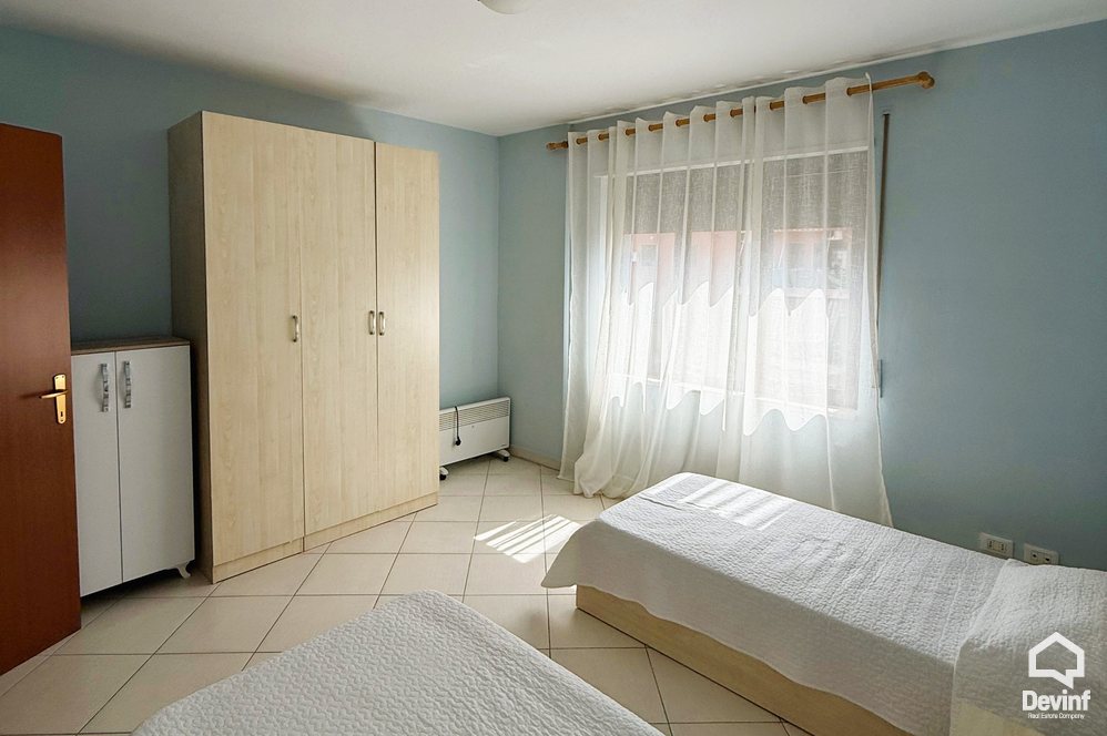 Tirane Qera Apartament 2+1 Apartament i ri i cili ndodhet ne qender shume prane Hotel Tiranes apartament