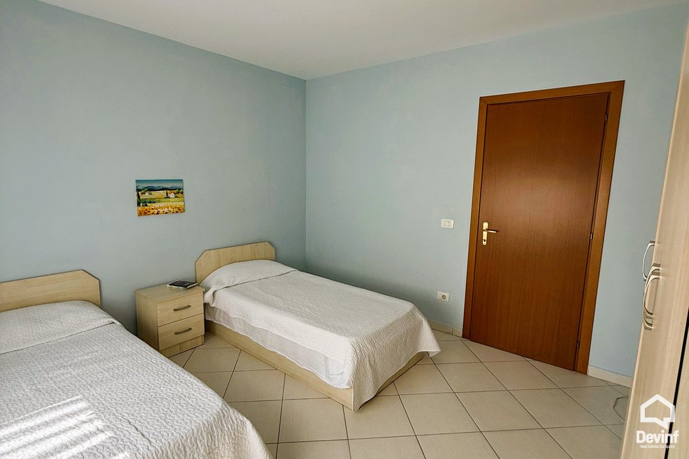 Tirane Qera Apartament 2+1 Apartament i ri i cili ndodhet ne qender shume prane Hotel Tiranes apartament