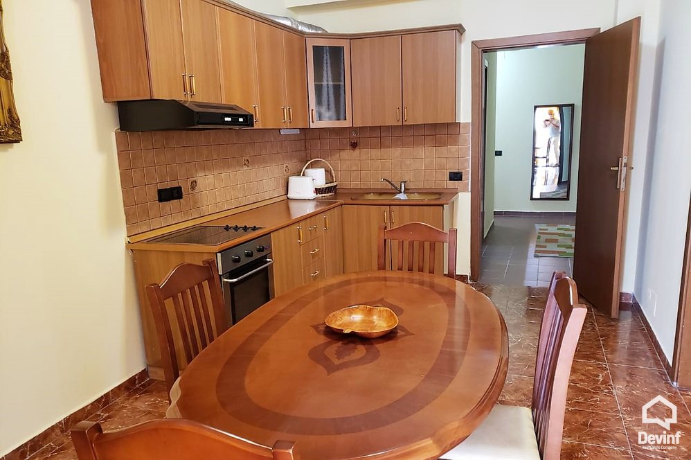 Tirane Qera Apartament 1+1+G Apartamenti ndodhet ne nje pallat te ri prane Hotel President apartament